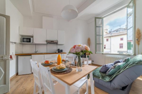 Un pied à terre avec terrasse à la Cathédrale - Une Nuit à Nîmes